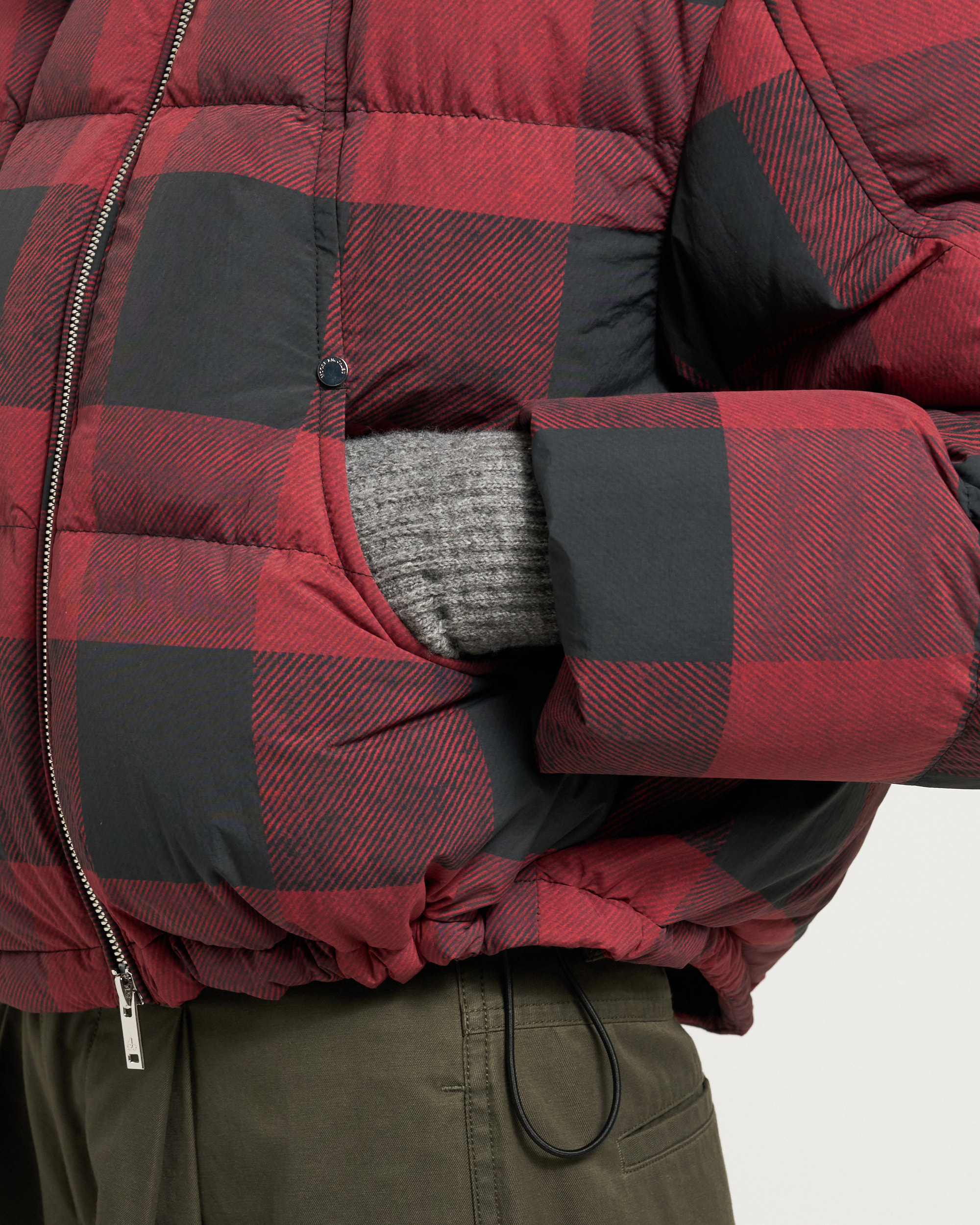 Moose Knuckles Womens Akai Cropped Puffer  M35LJ130H Detail3